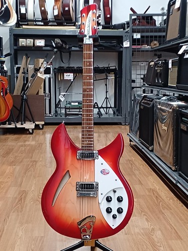 Guitare - (rickenbacker),
