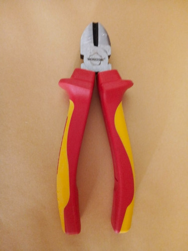Petite pince coupante