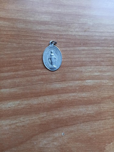 Médaille chrétienne ovale - , en