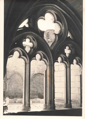 Old architectural detail photo - old,