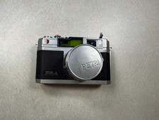 Vintage Petri 1.9 35mm Camera  with Lens  and Case Kuribayashi Japan TH24031
