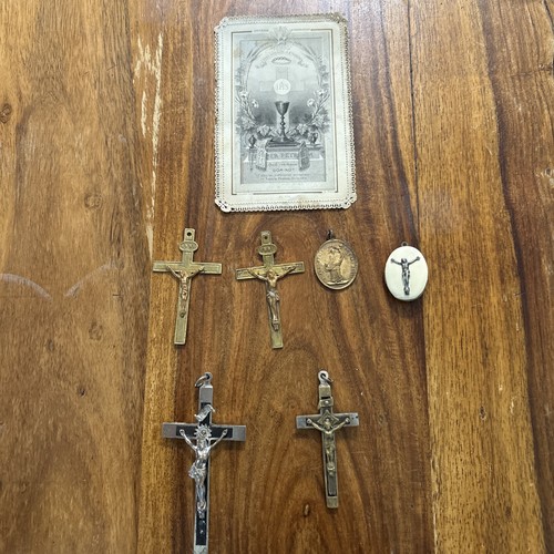 Lot objets religieux - , boîte