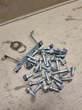 pièces/boulons aléatoires