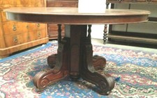 table à pied central