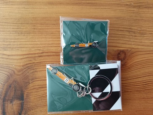 Pin badge porte - pin's,, badge,
