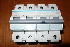 DISJONCTEUR TETRAPOLAIRE 100A