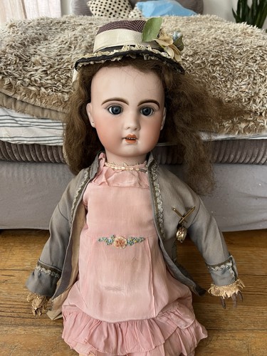 Poupée ancienne porcelaine