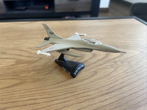 Avion combat f - , 16