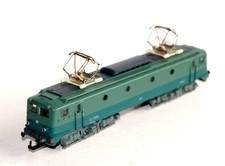 PIKO HO REF. J 880 LOCOMOTIVE