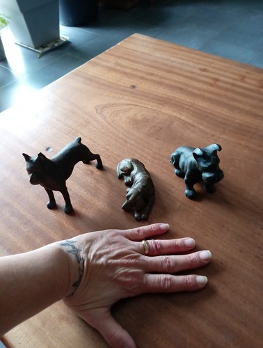 Chien bronze - en,