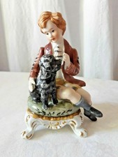 Statuette en porcelaine, jeune