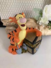 20⚜️ Disney Piggy Bank Toy Figure Tiger and His Treasure Chest Height 17cm