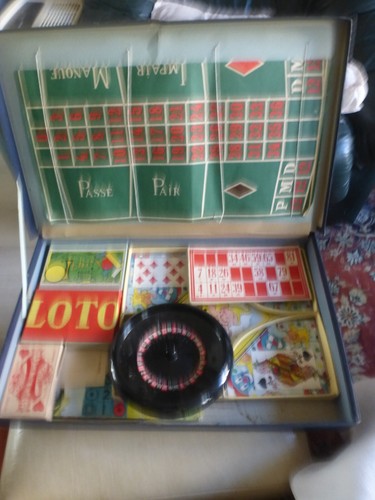 Très ancienne boite jeux - boite,