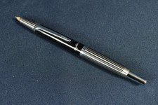 Stylo plume noir à rayures