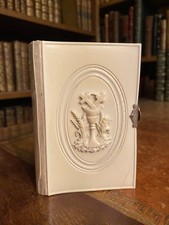 Reliure ivoirine applique en