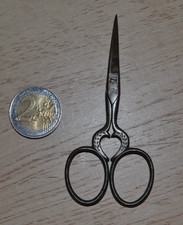 Belle paire de petits ciseaux