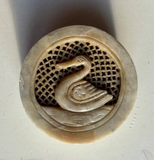 Belle boite ronde couverte en