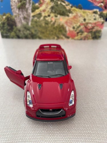 Miniature nissan gtr - miniature,