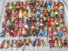Lot de 75 personnages / figurines Playmobil + accessoires et animaux
