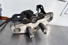 SUZUKI GZ 125 MARAUDER TOP FORK YOKE BAR CLAMPS & IGNITION (NO KEY BUT HAS CODE)