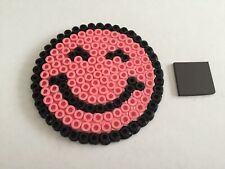 EMOTICONE SMILEY SOURIRE ROSE NOIR AIMANT REFRIGERATEUR PERLE HAMA PIXEL ART