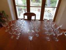 Verres une carafe en - et,