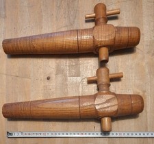 2 ANCIENS ROBINETS POUR