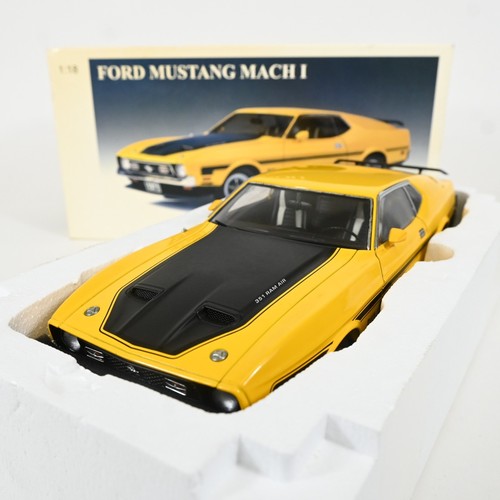 Voiture miniature jaune