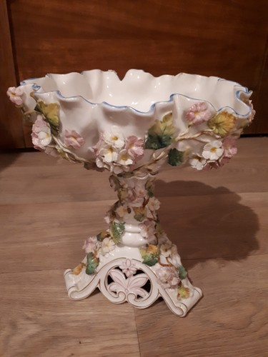 Coupe porcelaine tripode