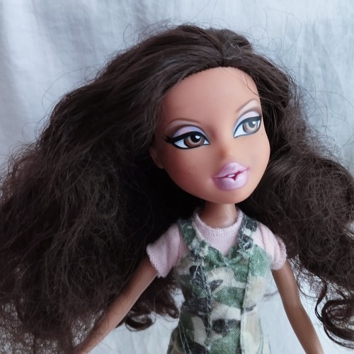 Bratz yasmin black friday 2011 - bratz,
