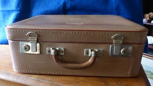 Petite valise ancienne - petite,