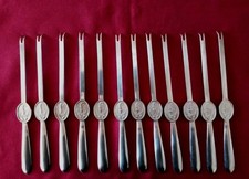 12 fourchettes ou curettes à homard en métal argenté HB et F