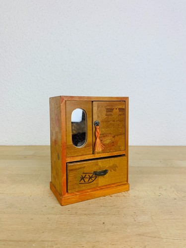 Petite armoire poupée - petite,