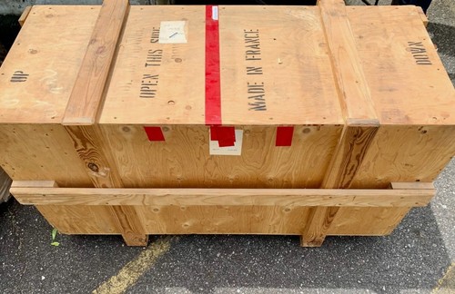 Two empty crates x - crates,
