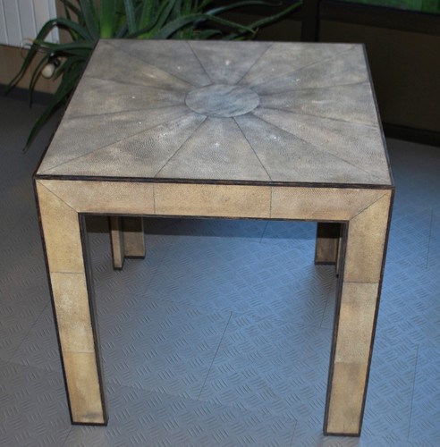 Petite table carrée - , en