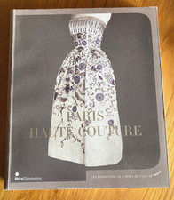 Livre Paris Haute Couture de 1960 à 1960 Saillard et Zazzo Skira Flammarion