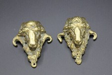 2 ANCIENS ORNEMENTS DE MEUBLE