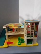 Vintage Fisher Price Little People 1987 Family Parking Ramp Service Garage  2504