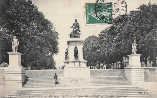 Mantes sur seine monument - sur, le