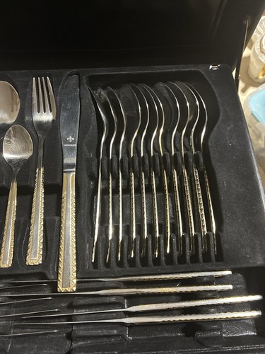 Ménagère mallette de - /,