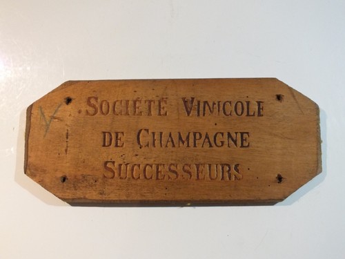 Ancienne plaque en bois - +,