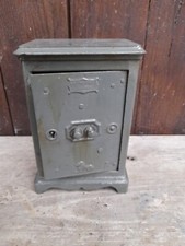 tirelire ancienne coffre fort