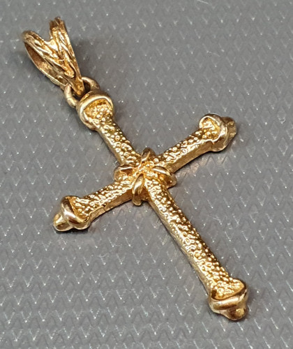 Belle petite croix religieuse