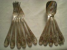 ANCIEN SIX GRANDE CUILLERES ET