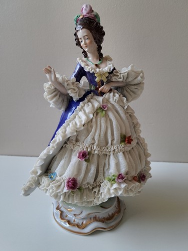 Statuette dame à - statuette, "dame