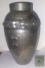 VASE EN ETAIN ART DECO SIGNE