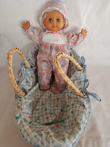 Poupee dans son couffin - couffin, en