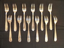 12 FOURCHETTES A DESSERT /