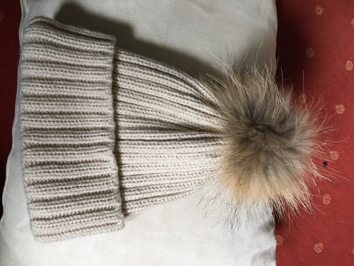 Bonnet beige avec - , pompon