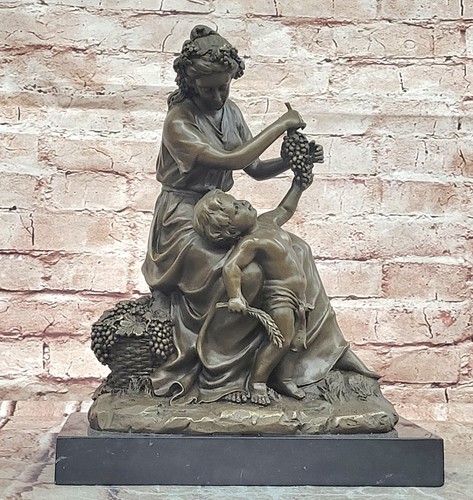 Premium bronze mother and son - premium,